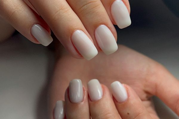 Shellac Nail Polish for Salon Professionals: Why It Remains a Salon Essential